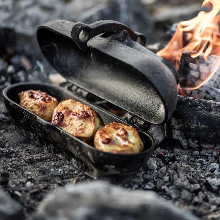 Four A Pommes De Terre Sur Braise