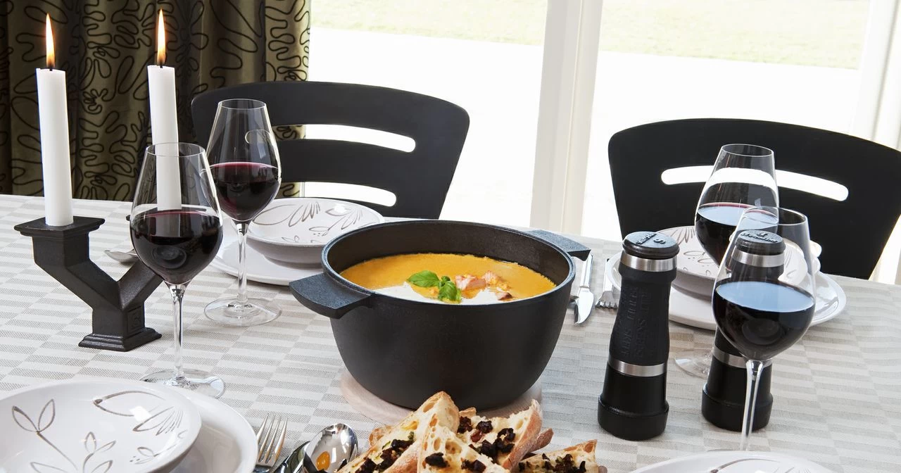 Cocotte En Fonte Grystapel 4 .5 Litres + Couvercle / Plat En Fonte – Image 3