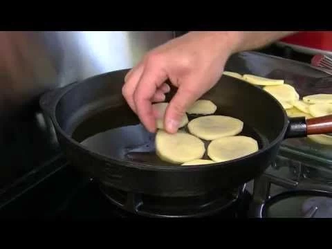 Poêle Sauteuse Fonte Ø 28 Cm + Couvercle Verre – Image 4